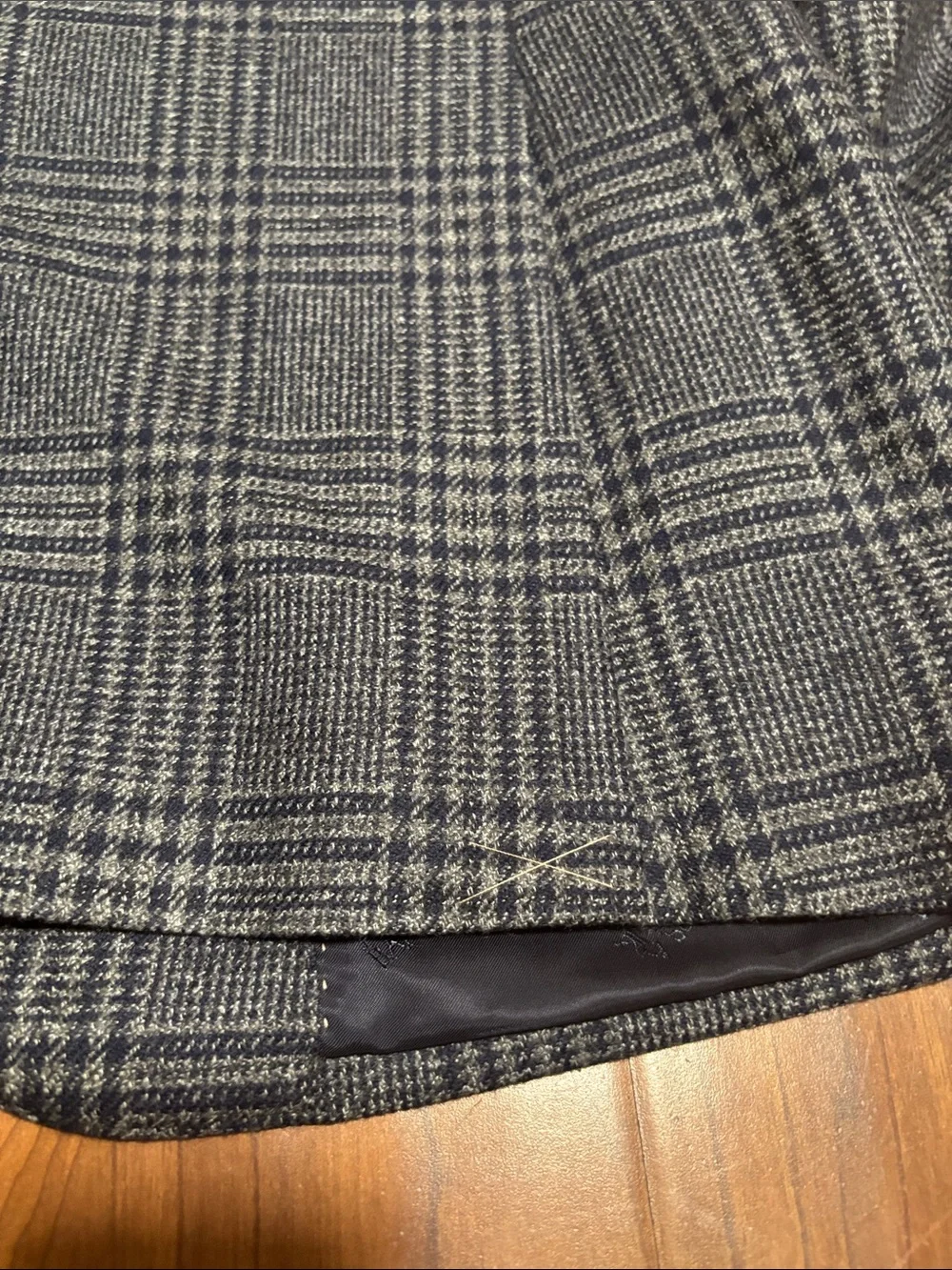 Jos. A Bank Reserve Glen Check Plaid DV Blazer